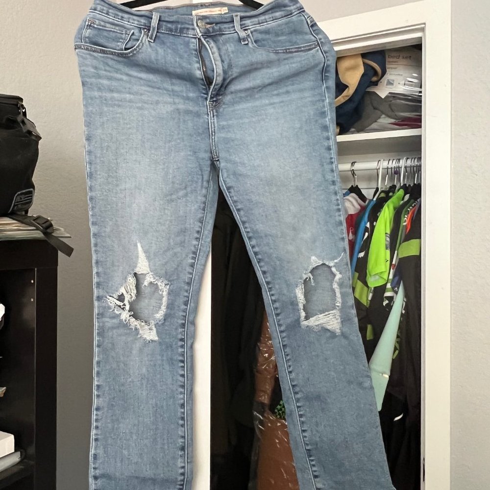 Levis wedgie distressed jeans - size 29